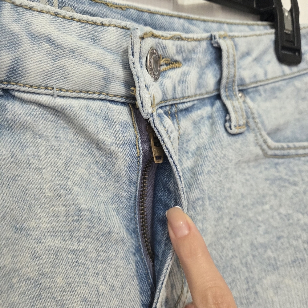 No Boundaries High Rise Raw Hem Distressed Denim Jean Shorts Size 6 Boho Summer - Picture 4 of 9
